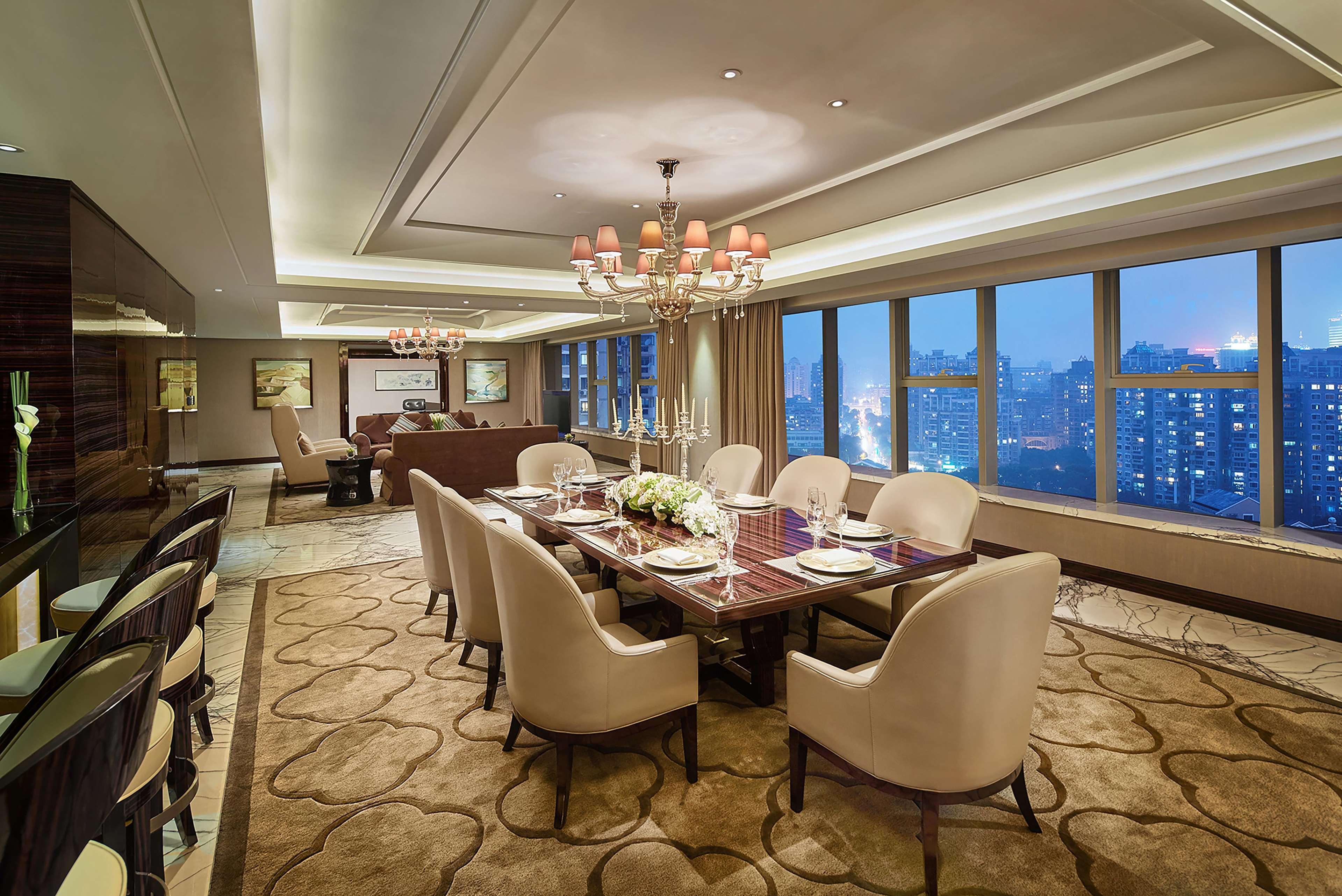 Hilton Shanghai Hongqiao Exterior foto